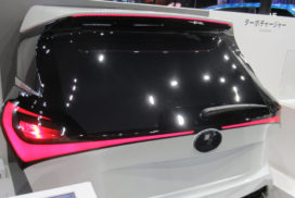 Toyota Industries Significantly Reduces Rear Windshield Weight